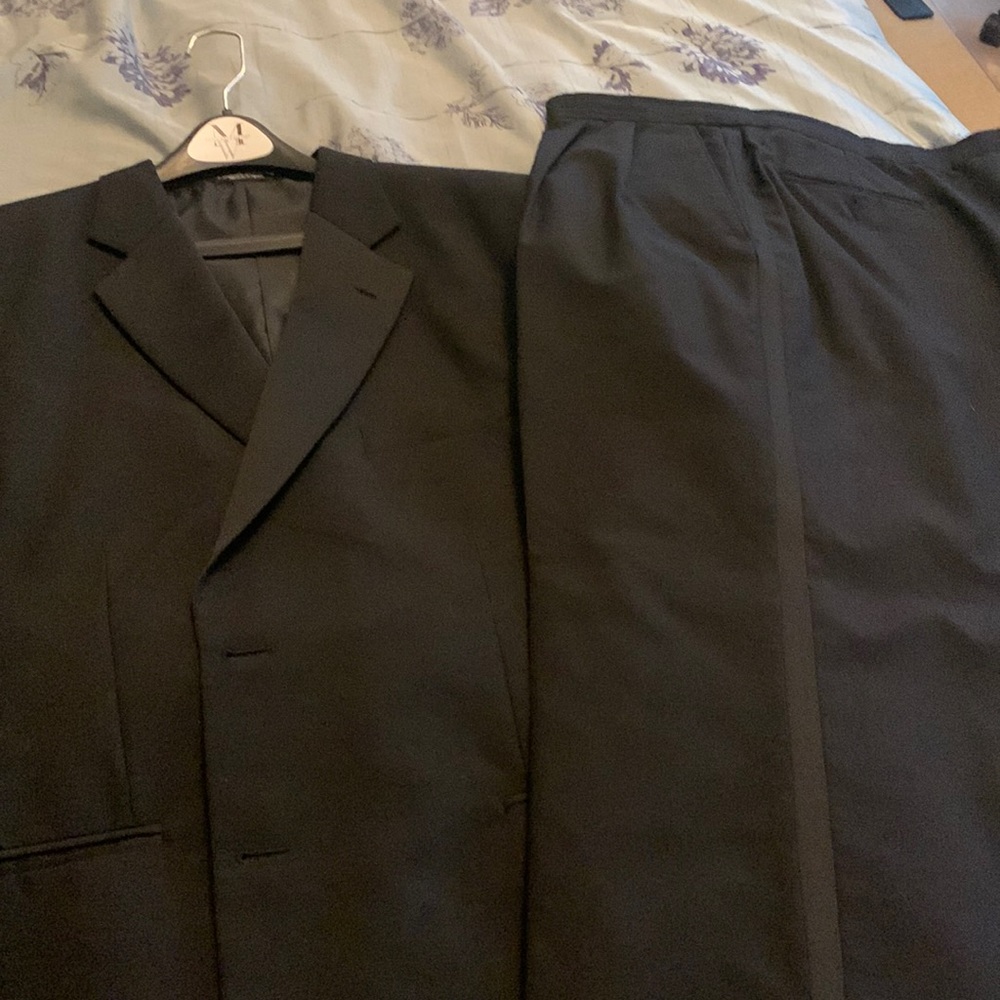 Men’s Tuxedo and accessories (see photos)